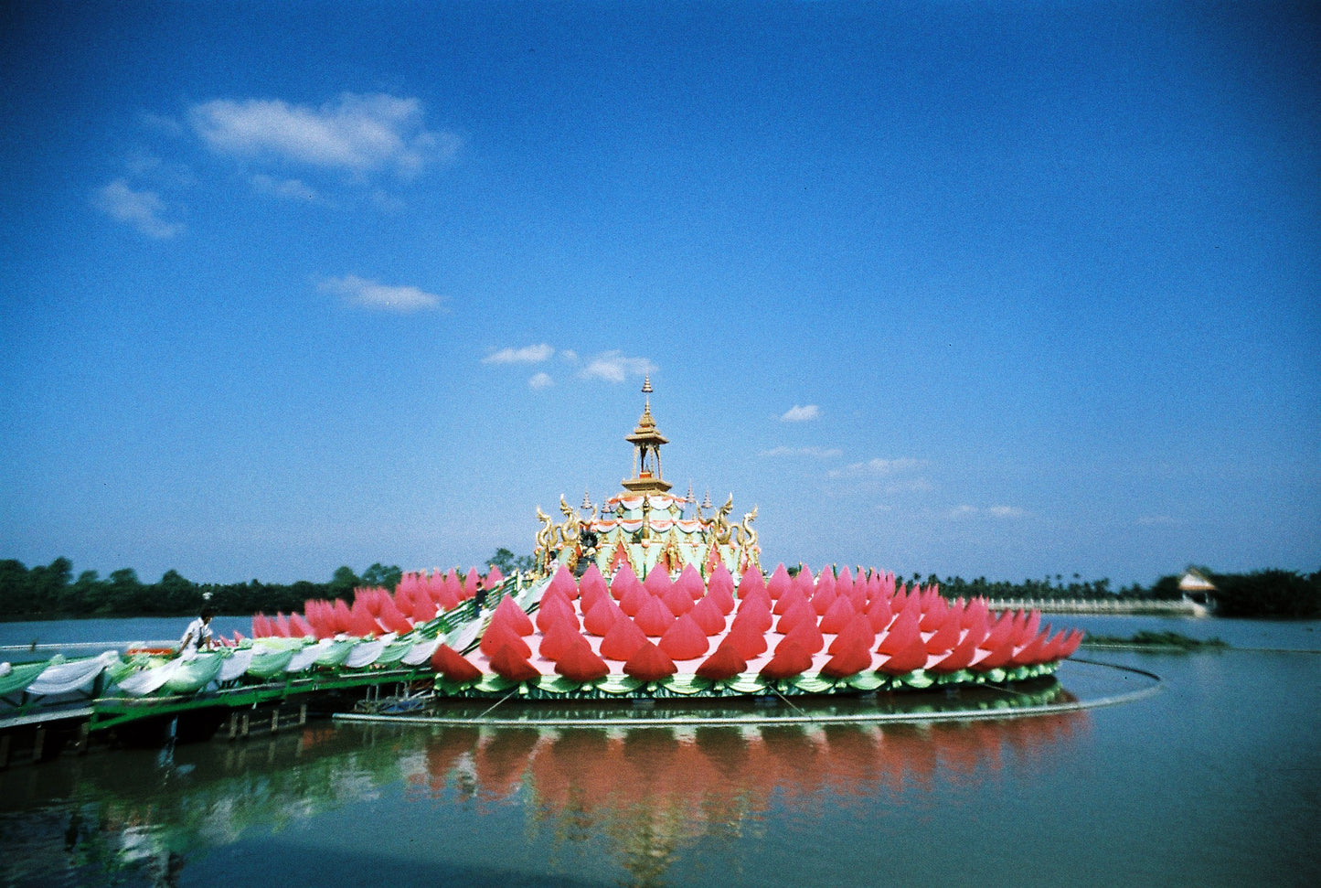 LomoChrome Color ’92 Sun-kissed 110 ISO 400